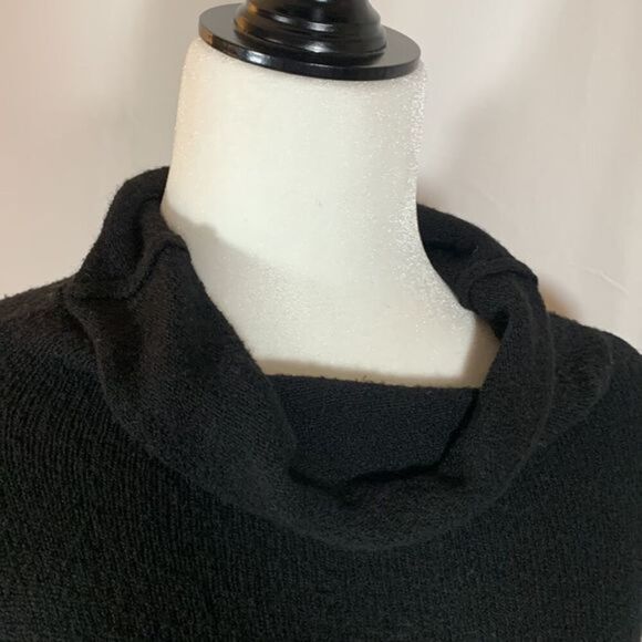 Guess Los Angeles Black Fuzzy Sparkly Sweater NWT - Picture 8 of 13